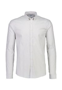 Λευκό πουκάμισο με διακριτικές γκρι ρίγες, μακριά μανίκια, γιακά με κουμπιά και ίσια τελείωμα. Κατασκευασμένο από λείο ύφ ασμα.
