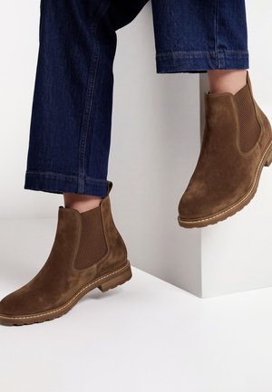Tamaris, TAMARIS CHELSEA BOOT 1-25056-41 - Boots à talons - brown suede