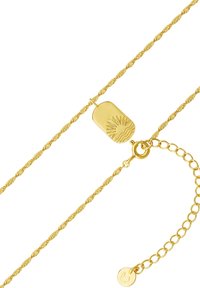 Zelta vītņota ķēde ar gravētu taisnstūra piekariņu un omā risinājuma klipa aizdari, ar pagarinājuma ķēdi pielāgojamam garumam.