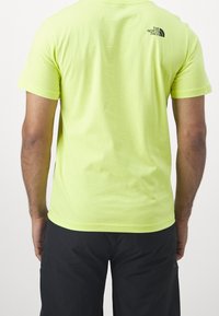 The North Face Triko s potiskem - neon green