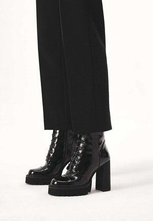 Kazar - Botki na platformie