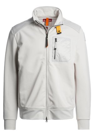 Weiße Hybrid-Fleecejacke mit hohem Kragen, durchgehendem Reißverschluss, strukturiertem Stoff und einer Brusttasche mit Reißverschluss. Beinhaltet orangefarbene Akzentdetails.