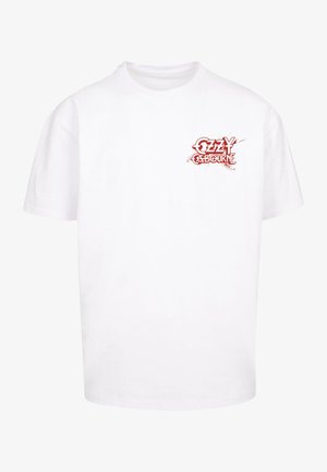 Fehér pamut póló rövid ujjal, melyen egy piros grafikai logó látható, "OZZY OSBOURNE" felirattal a bal mellrészen, fröccsenésekkel díszítve.