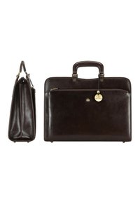 Maletín de cuero marrón con un diseño estructurado, asas planas, bolsillo frontal con cremallera y acentos de hardware en bronce. Acabado brillante, textura duradera.