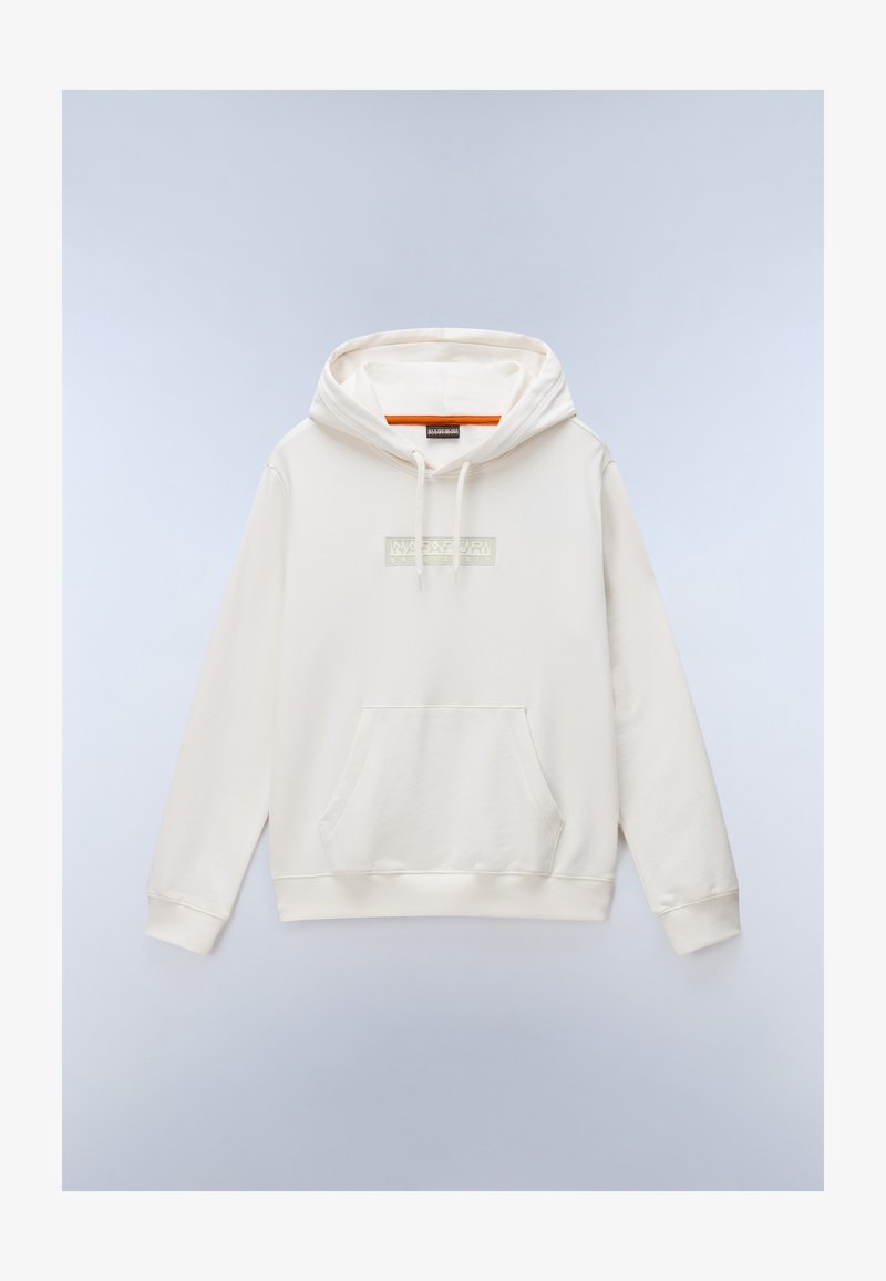 Άσπρο φούτερ με κουκούλα, εμπρόσθια τσέπη και επιγραφή με το λογότυπο "Napapijri Geographic" στο στήθος, απλωμένο επίπεδα πάνω σε ανοιχτό φόντο.