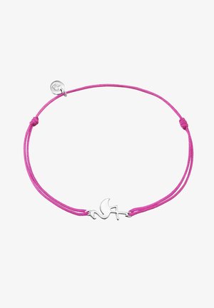 Lyserød justerbar snorarmbånd med en sølvfarvet flamingo-formet charm. Glat metalsurface, minimalistisk design og glidende knude lukning.