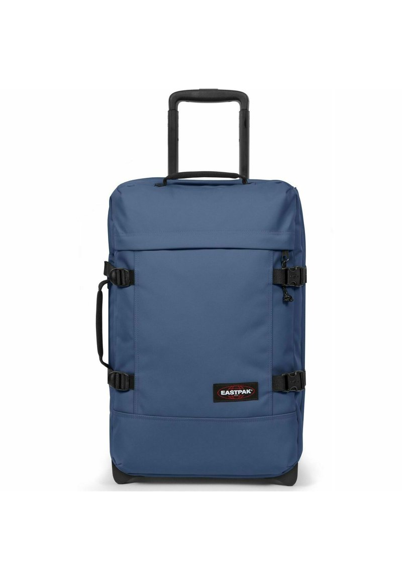 Sininen Eastpak-rolling duffel-laukku, jossa on tukeva kahva, sivukiinnikkeet ja logopatch. Valmistettu kestävästä kankaasta, joka on sileä tekstuuriltaan.