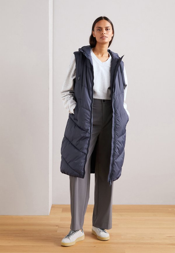 BYBomina - Waistcoat - copenhagen night3