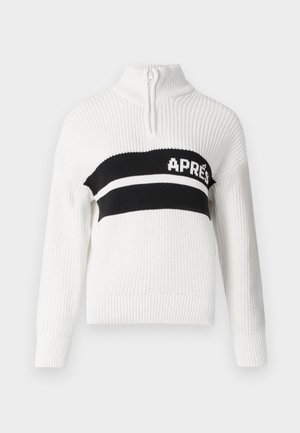 Biały sweter dzianinowy z wysokim kołnierzem, z czarnym poziomym pasem z napisem "APRES" w białym kolorze oraz ściągaczami przy mankietach i dolnej krawędzi.