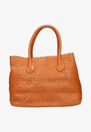Torebka z plecionego skóry, pomarańczowy kolor, prostokątny kształt, podwójne uchwyty, płaskie dno, fakturowana powierzchnia, szczegóły w wzór diamentowy.