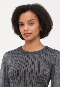 Vero Moda Petite VMTALIA O NECK - Pulover - black/silver-coloured