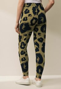 Next REGULAR FIT - Hlače - green