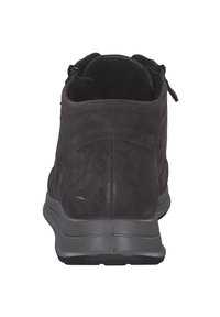 Tmavě šedá kotníková obuv z broušené kůže s kulatou špičkou, texturovaným svrškem, zadním zipem a odolnou gumovou podrážkou.