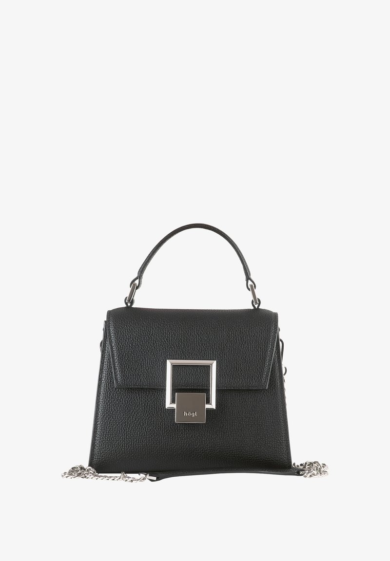 Czarna skórzana torebka o chropowatej fakturze, prostokątnym kształcie, ze srebrnymi akcentami, górnym uchwytem oraz odpinanym łańcuszkiem. Kwadratowy detal na klapie.