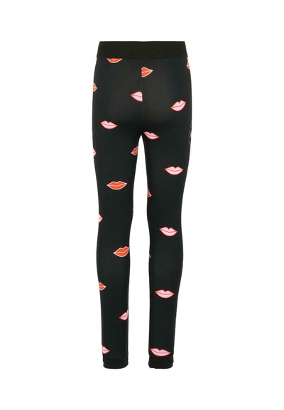 Leggings noirs en tissu extensible, ornés d'un motif répété de lèvres rouges et roses, avec une taille en noir uni.