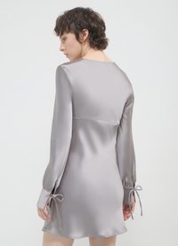 Calliope COURTE AVEC NŒUDS - Freizeitkleid - gris