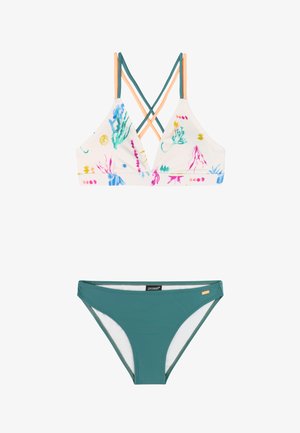 Tweedelige bikini met een witte top met een kleurrijke koraalprint en gekruiste turkooise en perzikkleurige bandjes, gecombineerd met effen turquoise bikinibroekjes.