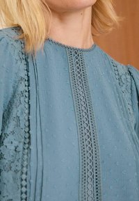 Love & Roses DOBBY CREW NECK LONG SLEEVE - Blūze - blue