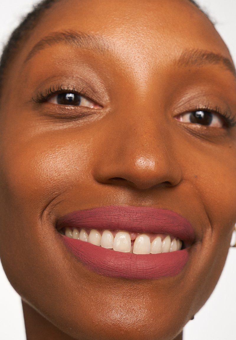 Revlon - LIPSTICK COLORSTAY SUEDE INK - Läppstift - no rules, Förstora