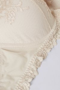 Nevybráno, cream ivory