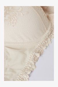 Nevybráno, cream ivory