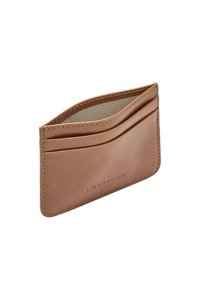 Brązowy skórzany wizytownik z wieloma przegródkami na karty, gładką fakturą, zaokrąglonymi krawędziami i wytłoczonym logo z przodu.