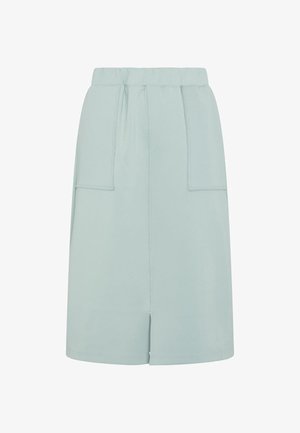 Jasnoniebieska spódnica do kolan z miękkiego materiału, z szerokim elastycznym paskiem w talii i dwiema przednimi kieszeniami o prostym wzorze.