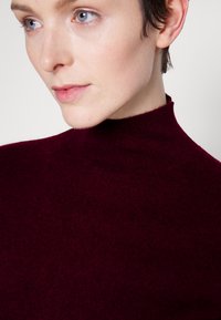 pure cashmere HIGH NECK SHORT SLEEVE - Βασικό μπλουζάκι - burgundy