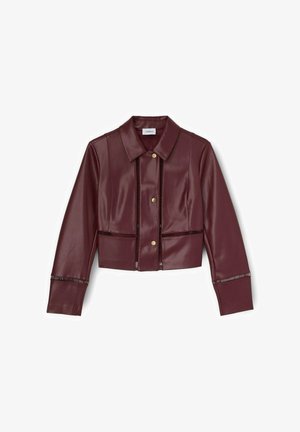 Lyhyt tummanruskea keinonahkatakki, jossa kaulus, pitkät hihat, kultaiset nepparit sekä koristeelliset tikatut leikkaukset edessä ja hihojen resoreissa.