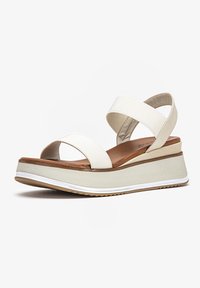 Inuovo Sandały na koturnie