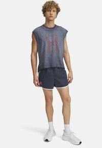 Under Armour RUN 96 - Sports shorts - downpour gray