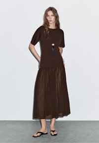 Massimo Dutti LONG WITH CONTRAST GATHERED DETAIL - Vardagsklänning - dark brown