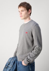 HUGO SAN CASSIUS - Strickpullover - medium grey