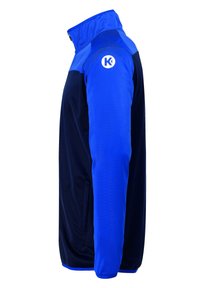 Blaue und dunkelblaue Jacke mit hohem Kragen, Seitentaschen und einem weißen Logo auf dem linken Ärmel. Weicher Stoff und sportliches Design.