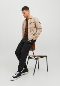 Jack & Jones JPSTKANE JOSH - Tracksuit bottoms - black
