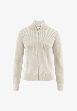 Beiger gestrickter Pullover mit Reißverschluss, mit geripptem Kragen, Bündchen und Saum, auf weißem Hintergrund von vorne gezeigt.