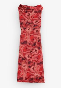 Czerwona i czarna sukienka bez rękawów w wzór z drapowanym dekoltem, wykonana z lekkiego materiału, z abstrakcyjnym wzorem tie-dye.