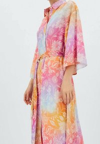 Stradivarius Vestido camisero - pink