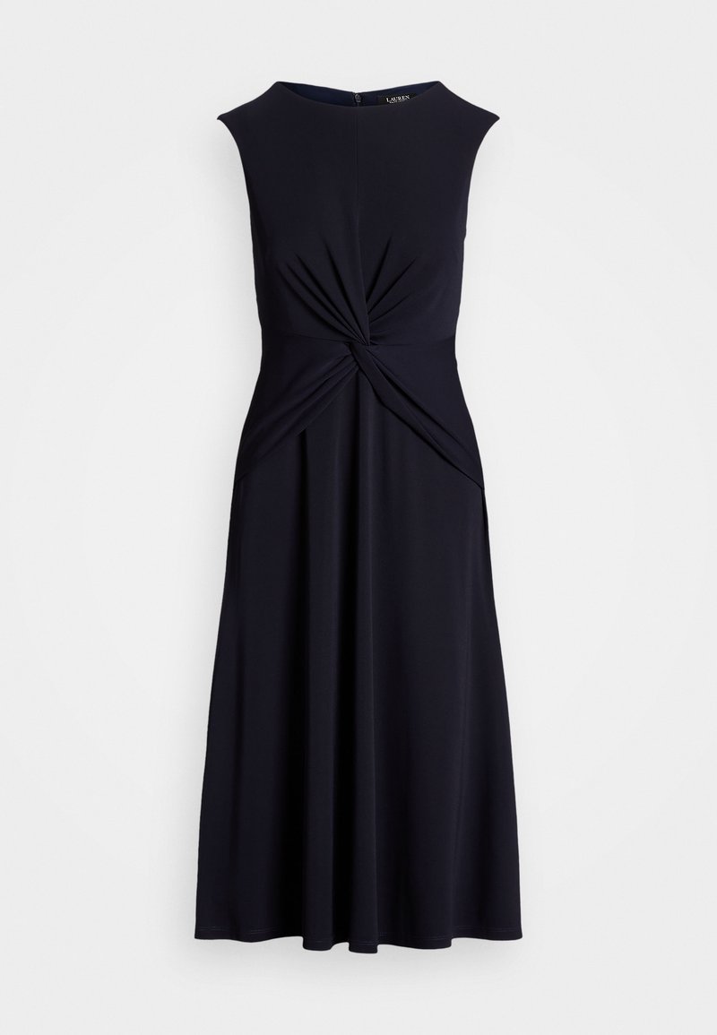 Abito senza maniche di colore blu navy con scollatura rotonda e design attorcigliato in vita, realizzato in un tessuto liscio e elasticizzato.