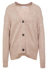 Beige gebreide cardigan met een v-hals, lange mouwen, vier donkere knopen aan de voorkant en een iets verkorte zoom. Zachte textuur.