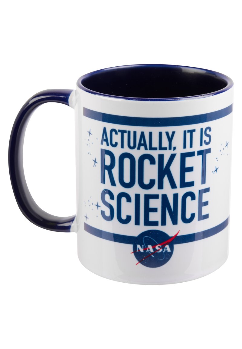 Tazza in ceramica bianca con interno e manico blu scuro. Presenta la scritta "In realtà, è SCIENZA DEL MISSILE" e il logo NASA.