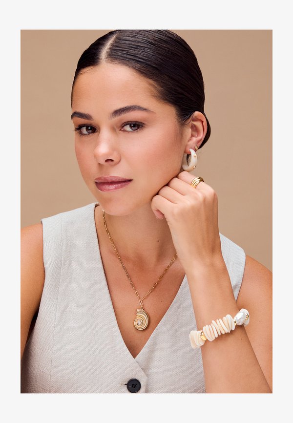 STATEMENT CHIP & STATIONED PEARL BRACELET - Bracelet3