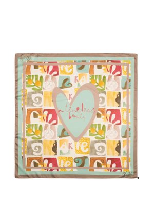 Sciarpa con motivi astratti colorati, un grande cuore al centro e la scritta "bellezza senza tempo" all'interno del cuore su uno sfondo beige con bordo.