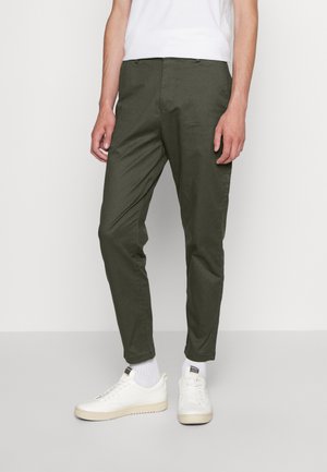 SLHSLIM TAPEREPTON FLEX PANTS - Chinos - forest night