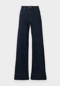 Jeans de pernera ancha y de color azul oscuro con cintura alta, que cuentan con bolsillos frontales y costuras visibles. Fabricados en tejido de mezclilla con una textura suave.