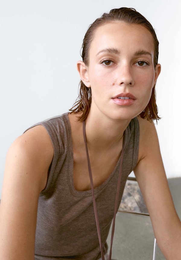 WITH SEAM DETAILS  - Top4