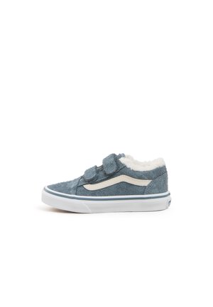 Blå ruskindsnedsko med lavt snit, hvid sideliste, to velcrobånd, hvid gummisål og blødt hvidt for indvendigt.