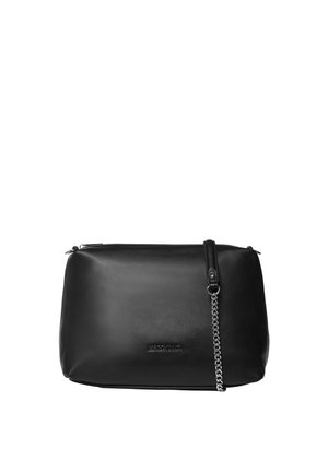 Borsa rettangolare in pelle nera con cerniera e tracolla a catena argento, nome del marchio "Marc Ellis" impresso in rilievo al centro davanti.