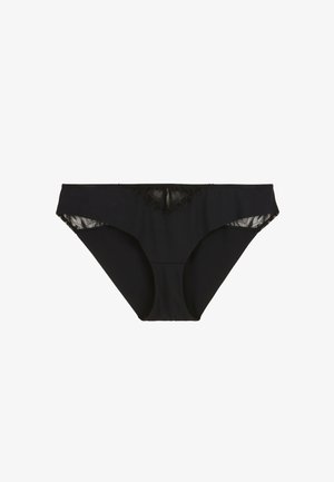 Culotte noire en tissu lisse, ornée d'une bordure en dentelle à l'avant. Le design est simple avec une coupe classique et des accents transparents sur les côtés.