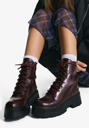Bershka TRACK - Bottines à plateau - dark red